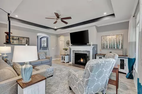 Living - 3784 Fairmount Cir, Cincinnati, OH 45245 photo 4 of 5