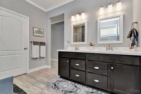 Bath - 3784 Fairmount Cir, Cincinnati, OH 45245 photo 3 of 5