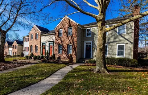 10 Charleston Dr, Oxford, OH 45056