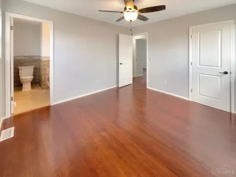 Bedroom - 11331 Gravenhurst Dr, Cincinnati, OH 45231 photo 2 of 2