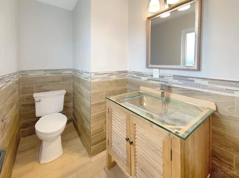 Bath - 11331 Gravenhurst Dr, Cincinnati, OH 45231 photo 2 of 3