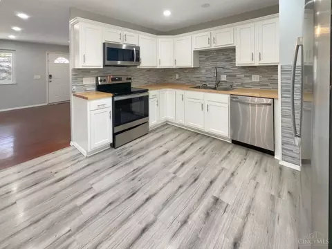 Kitchen - 11331 Gravenhurst Dr, Cincinnati, OH 45231 photo 3 of 3