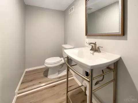 Bath - 11331 Gravenhurst Dr, Cincinnati, OH 45231 photo 3 of 3