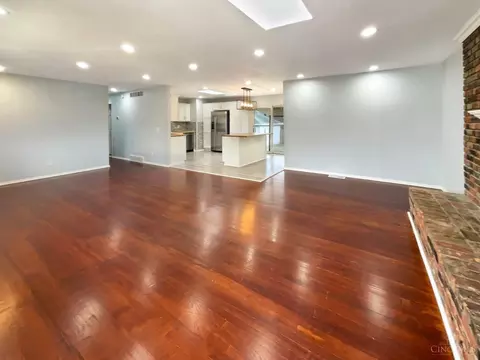 Living - 11331 Gravenhurst Dr, Cincinnati, OH 45231 photo 4 of 4