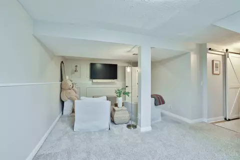 Living - 3930 Irwin Simpson Rd, Mason, OH 45040 photo 4 of 6
