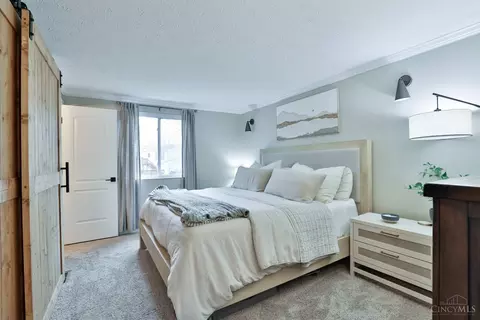 Bedroom - 3930 Irwin Simpson Rd, Mason, OH 45040 photo 1 of 3