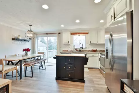Kitchen - 3930 Irwin Simpson Rd, Mason, OH 45040 photo 2 of 4