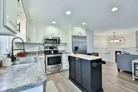 Kitchen - 3930 Irwin Simpson Rd, Mason, OH 45040 photo 4 of 4