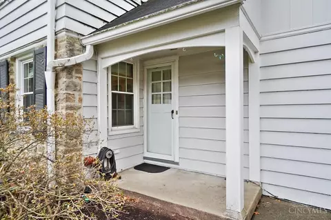 Exterior - 1331 Hayward Ct, Cincinnati, OH 45208 photo 2 of 8