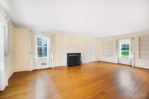 Living - 1331 Hayward Ct, Cincinnati, OH 45208 photo 1 of 5