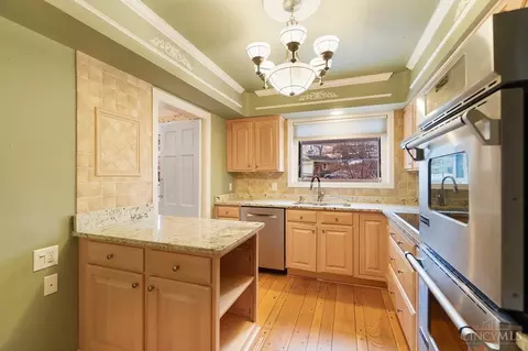 Kitchen - 1331 Hayward Ct, Cincinnati, OH 45208 photo 2 of 8
