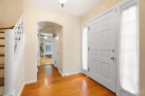Entry Way - 1331 Hayward Ct, Cincinnati, OH 45208 photo 1 of 2