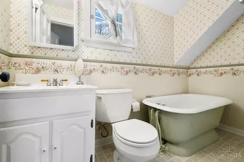 Bath - 1331 Hayward Ct, Cincinnati, OH 45208 photo 4 of 4
