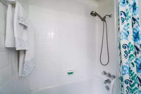Bath - 7249 Silver Crest Dr, Cincinnati, OH 45236 photo 2 of 4