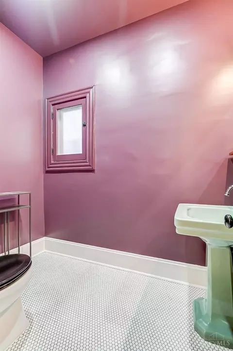 Bath - 715 Mcmakin Ave, Cincinnati, OH 45232 photo 2 of 6