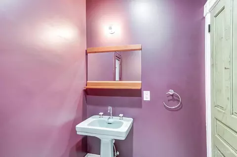 Bath - 715 Mcmakin Ave, Cincinnati, OH 45232 photo 3 of 6