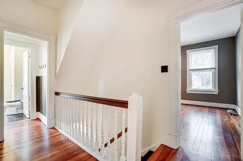 Entry Way - 715 Mcmakin Ave, Cincinnati, OH 45232 photo 3 of 3
