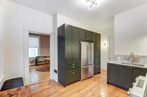 Kitchen - 715 Mcmakin Ave, Cincinnati, OH 45232 photo 2 of 6
