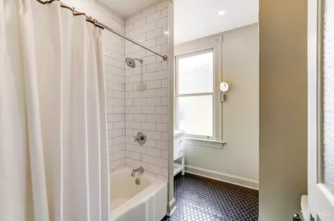 Bath - 715 Mcmakin Ave, Cincinnati, OH 45232 photo 4 of 6