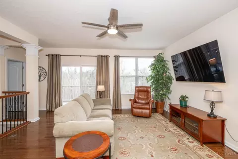 Living - 1029 Lost Xing, Cincinnati, OH 45231 photo 2 of 10