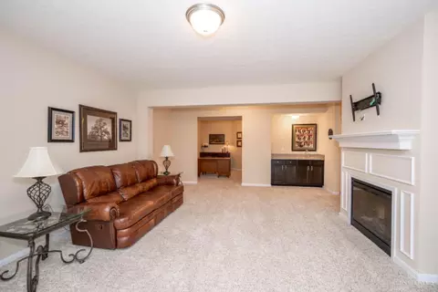 Living - 1029 Lost Xing, Cincinnati, OH 45231 photo 7 of 10