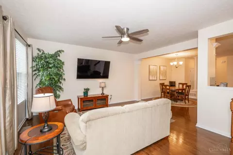 Living - 1029 Lost Xing, Cincinnati, OH 45231 photo 3 of 10