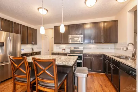 Kitchen - 1029 Lost Xing, Cincinnati, OH 45231 photo 2 of 5
