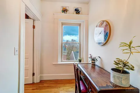 Dining - 336 Milton St #3, Cincinnati, OH 45202 photo 2 of 4