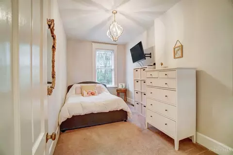 Bedroom - 336 Milton St #3, Cincinnati, OH 45202 photo 2 of 6