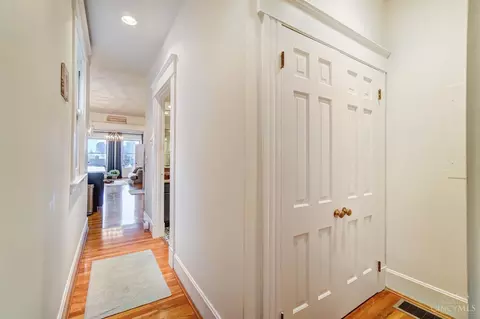 Entry Way - 336 Milton St #3, Cincinnati, OH 45202 photo 2 of 3