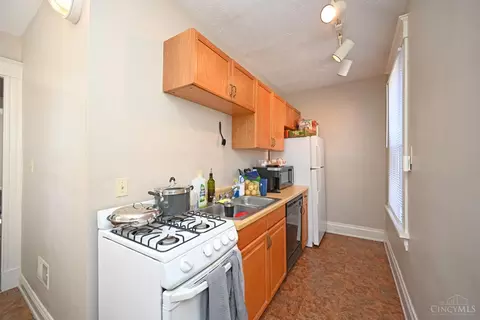 Kitchen - 2346 Victor, Cincinnati, OH 45219 photo 4 of 5