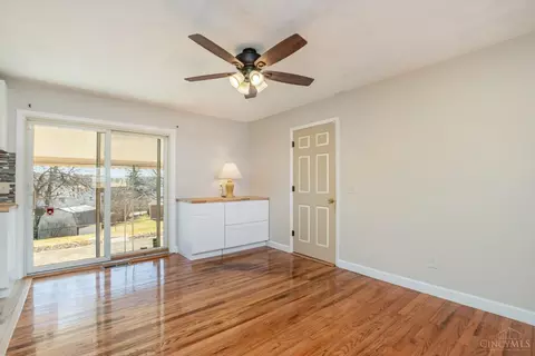 Living - 1619 Brightview Dr, Cincinnati, OH 45231 photo 2 of 4