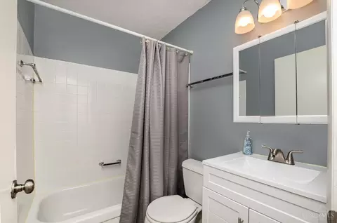 Bath - 1619 Brightview Dr, Cincinnati, OH 45231 photo 1 of 1