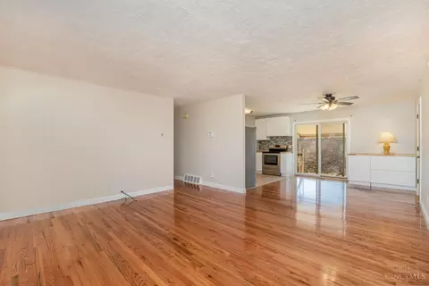 Living - 1619 Brightview Dr, Cincinnati, OH 45231 photo 1 of 4