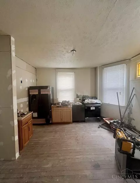 4738 Doberrer Ave, Cincinnati, OH 45232 photo 8