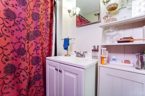 Bath - 8341 Anthony Wayne, Cincinnati, OH 45216 photo 5 of 6