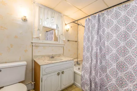 Bath - 3512 Dury Ave, Cincinnati, OH 45229 photo 1 of 1