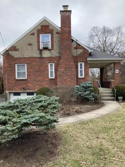 22 Chestnut Ave, Wyoming, OH 45215