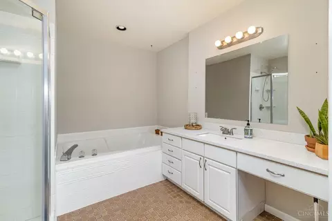 Bath - 2622 Morrow Pl, Cincinnati, OH 45204 photo 2 of 3