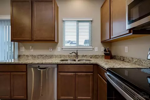 Kitchen - 1476 Eagle Blvd, Hamilton Township, OH 45039 photo 3 of 4