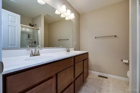 Bath - 1476 Eagle Blvd, Hamilton Township, OH 45039 photo 2 of 4