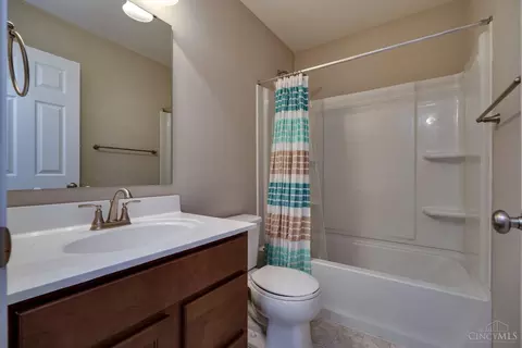 Bath - 1476 Eagle Blvd, Hamilton Township, OH 45039 photo 4 of 4