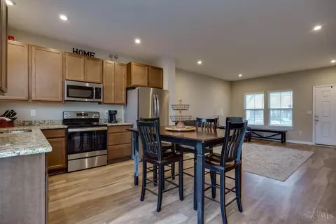 Kitchen - 1476 Eagle Blvd, Hamilton Township, OH 45039 photo 2 of 4