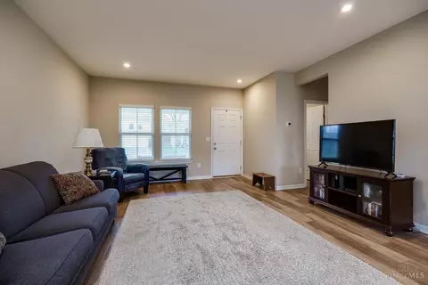 Living - 1476 Eagle Blvd, Hamilton Township, OH 45039 photo 2 of 3