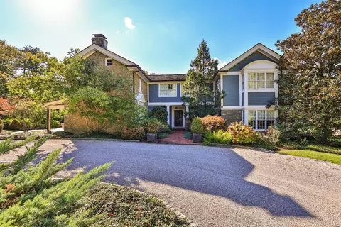 8420 Indian Hill Rd, Cincinnati, OH 45243