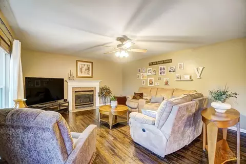 Living - 5018 Midfield Rd, Cincinnati, OH 45244 photo 5 of 13