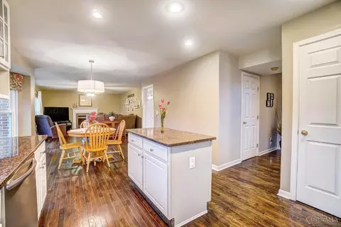 Kitchen - 5018 Midfield Rd, Cincinnati, OH 45244 photo 4 of 6