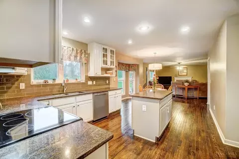 Kitchen - 5018 Midfield Rd, Cincinnati, OH 45244 photo 2 of 6
