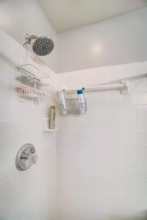 Bath - 5018 Midfield Rd, Cincinnati, OH 45244 photo 7 of 14