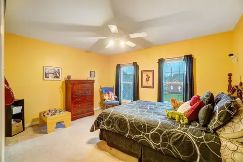 Bedroom - 5018 Midfield Rd, Cincinnati, OH 45244 photo 6 of 12